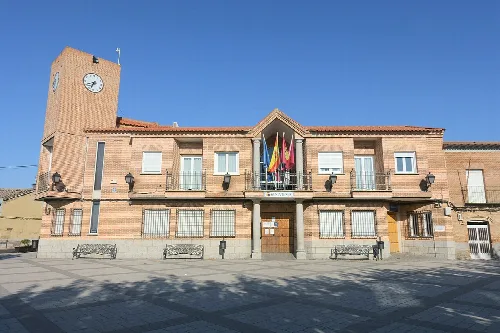 Casa consistorial de Alcabón (Toledo, España).