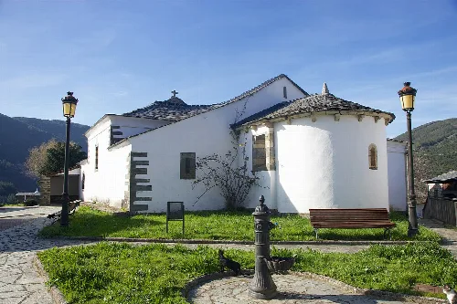 Iglesia De Santiago (Pesoz)