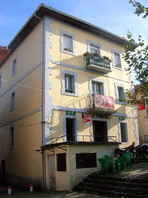 Casa del Pueblo (sede local de la Unión General de Trabajadores y del Partido Socialista de Euskadi - Euskadiko Ezkerra) de La Arboleda, Trápaga, Vizcaya, España. La agrupación local fue fundada en 1888.