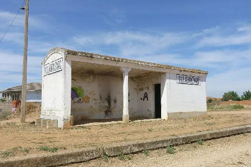Antiguo apeadero de Villabrázaro (Zamora, España).