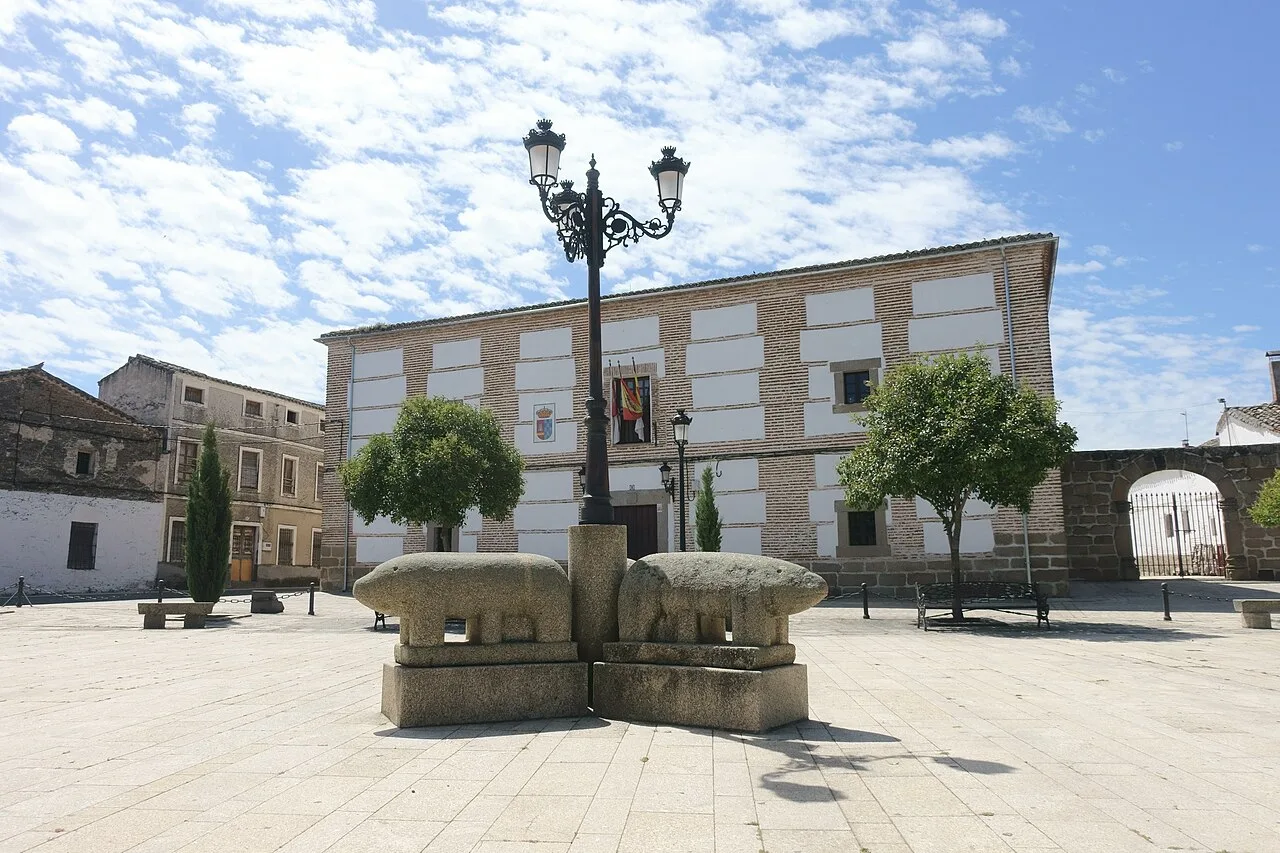Hospital de Nuestra Señora de la Asunción, actual casa consistorial, en Torralba de Oropesa (Toledo, España).