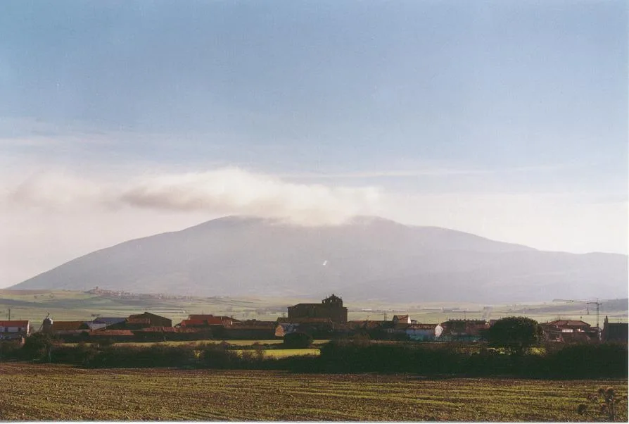 Rural landscape with mountains and fields in Matalebreras.
