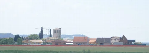 Paisaje con iglesia y casas en Aldea de San Miguel.