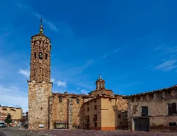 Tower of the Church of the Assumption and nearby buildings in Báguena.