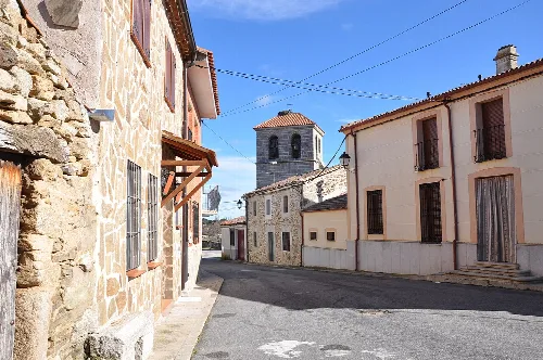 Una calle en Martínez, Ávila, España
