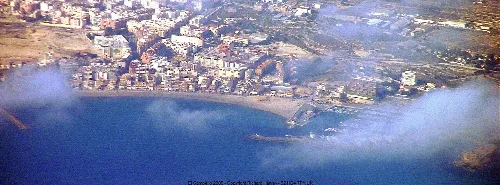 Vista aérea de la costa y el puerto de El Campello.