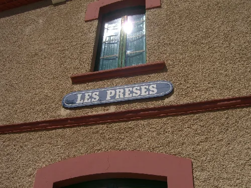 Rètol de l'antiga estació de Les Preses