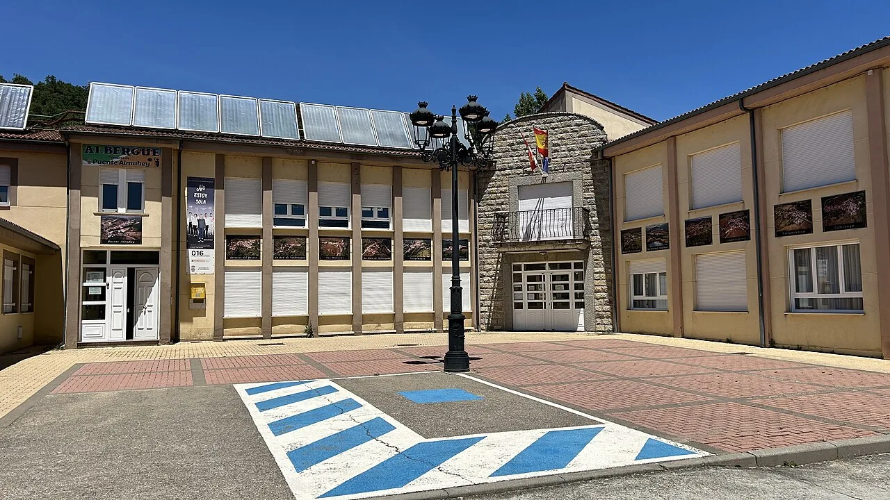 Ayuntamiento de Valderrueda en Puente Almuhey (León)
