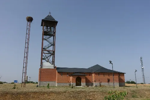 Iglesia del Salvador, en Bercianos del Real Camino (León, España).