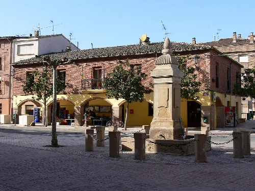 ALESANCO. Plaza de la Constitución.