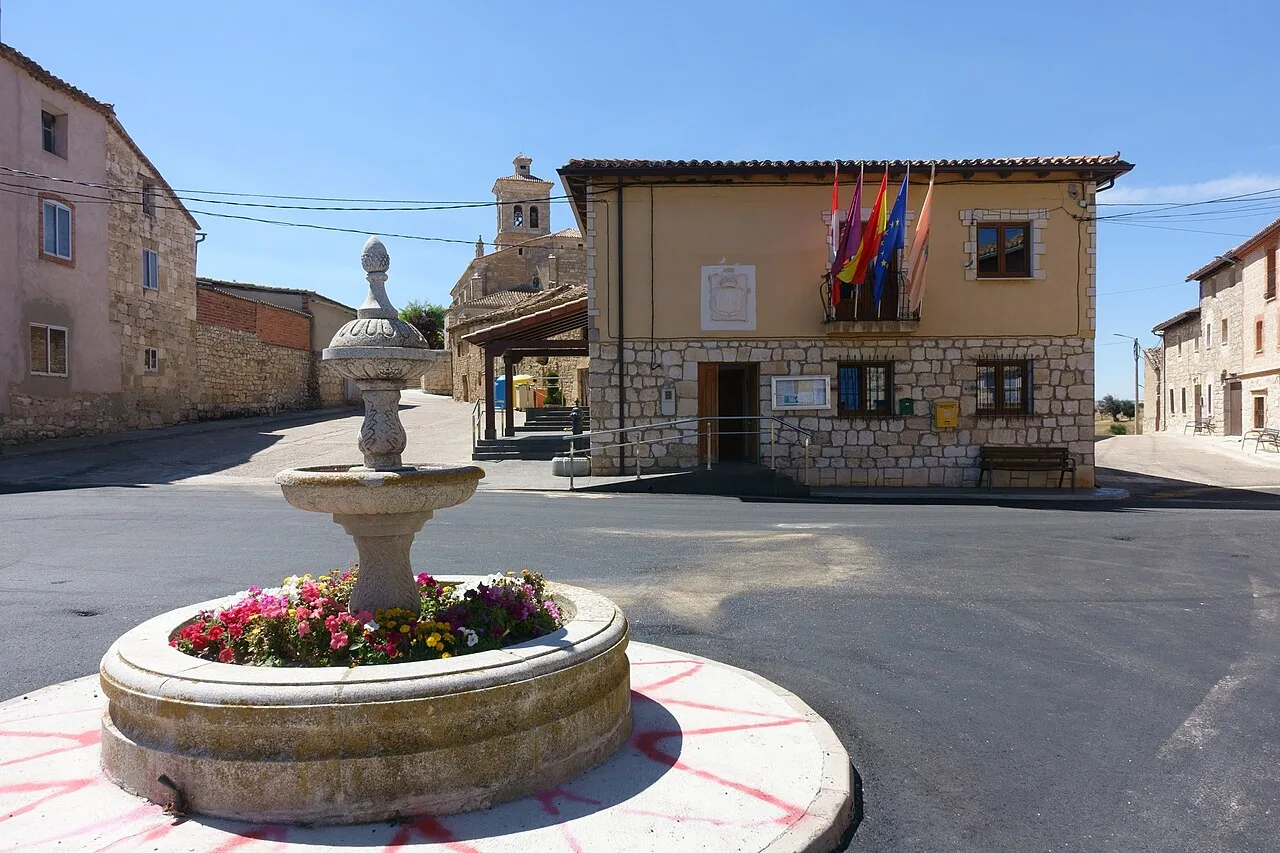 Casa consistorial de Valles de Palenzuela (Burgos, España).
