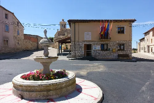 Casa consistorial de Valles de Palenzuela (Burgos, España).