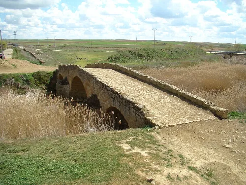 Puente romano en Becilla de Valderaduey (Valladolid, España)