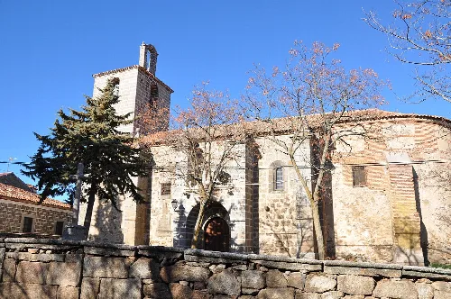 Iglesia parroquial de San Juan Bautista en San Juan del Olmo o Grajos, Ávila, España