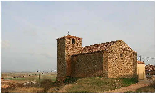 Pequeña población situada en el valle del Rituerto, al pie de la Sierra de Esteras. Soria.