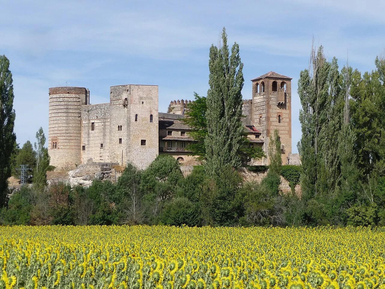 Castillo de Castilnovo visto desde la carretera