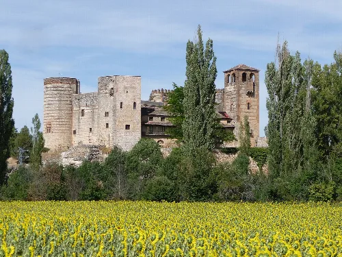 Castillo de Castilnovo visto desde la carretera