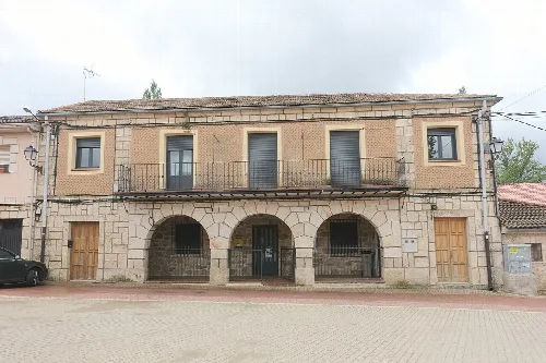 Casa consistorial de Castro de Fuentidueña (Segovia, España).