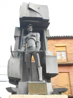 Denkmal eines Minenarbeiters mit Werkzeug in Utrillas.