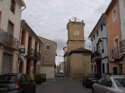 Vista de la Iglesia con el campanario