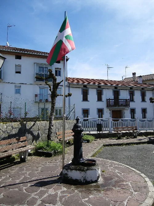 Herriko plaza, Fruiz, Bizkaia, Euskal Herria.