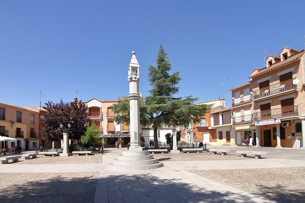 Plaza de España with fountain and buildings in Casarrubios del Monte.