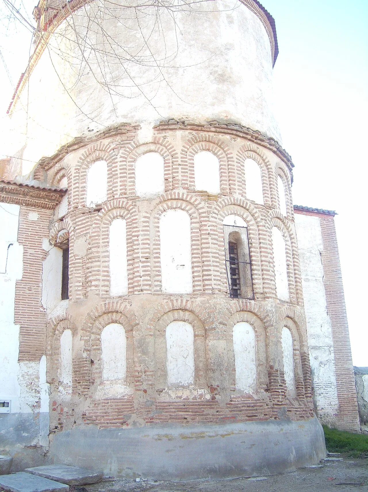Ábside de la Iglesia de San Miguel Arcángel de Cantiveros (Ávila)