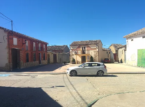 Plaza Mayor en Castromembibre (Valladolid, España).