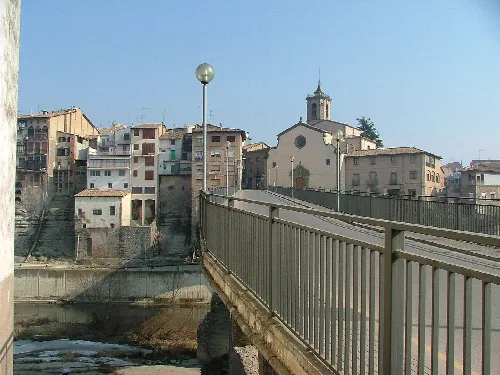 Església de St.Pere de Roda al capdamunt del pont vell