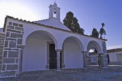 White hermitage with arches and a bell tower in Pozoblanco.