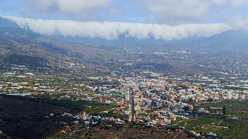 Panoramic view of Los Llanos de Aridane and Cumbre Nueva cloudfall from El Time.