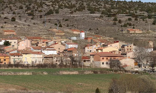 Herrería, vista de la población, desde el camino al poblado Celtíbero de Ceremeño
