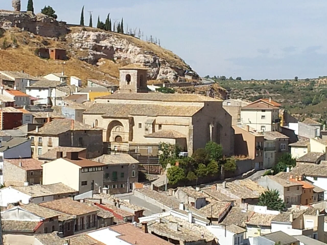 Parish church of Santa Eulalia of Mérida in Peñalver, surrounded by houses.