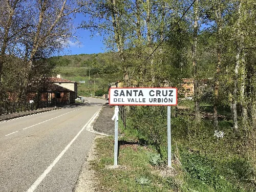 Cartel de entrada a Santa Cruz del Valle Urbión
