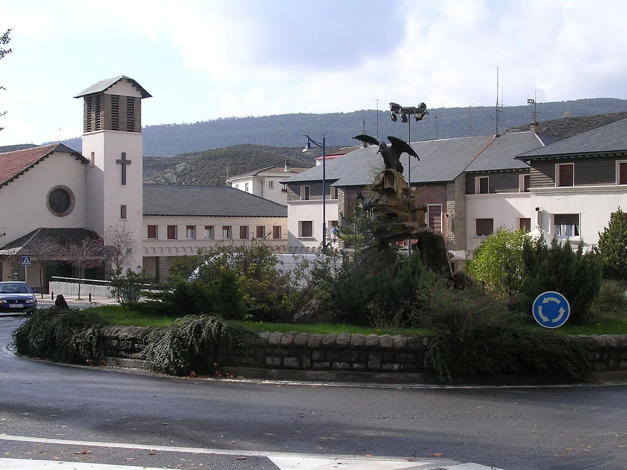 Fountain and buildings in Sabiñánigo's Spain Square.