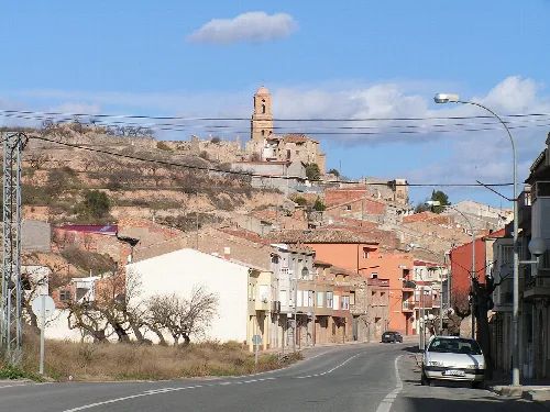 Corbera d'Ebre amb el Poble Vell a dalt