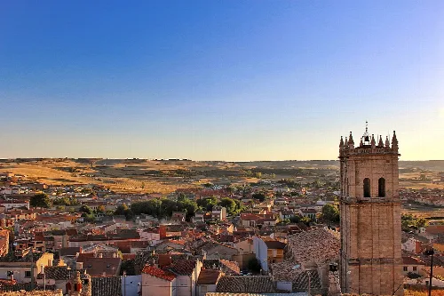 Panoramic view of Baltanás with church tower and rural landscape