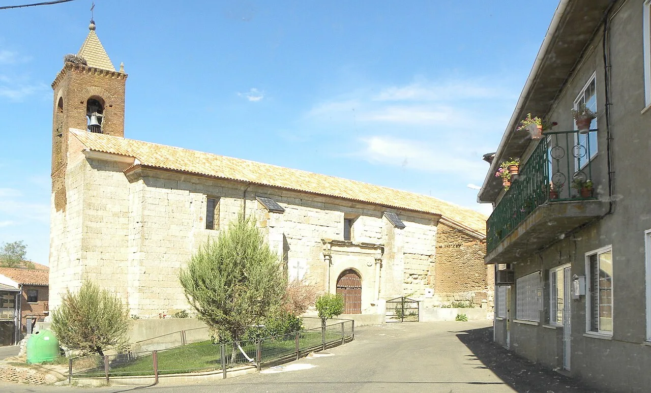 Steinkirche mit Turm in Villaescusa, Zamora.