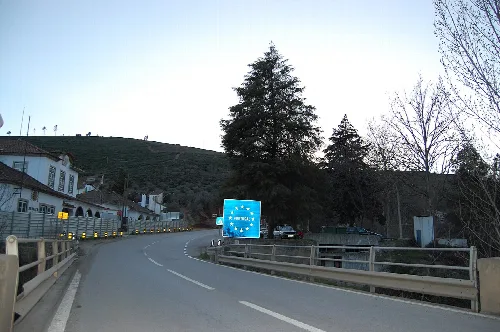 A fronteira entre Portugal (Quintanilha e Espanha (Trabazos.