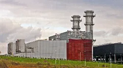 Planta de energía con chimeneas y estructuras metálicas en Amorebieta.