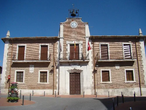 Ayuntamiento de Mojados, Valladolid (España). Plaza de Santa María, 1
