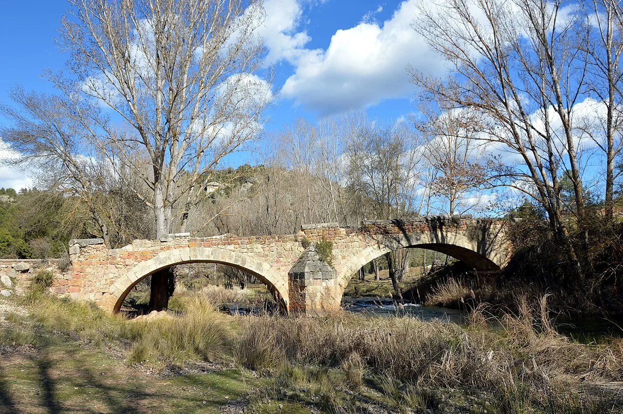 Vista general (occidental) del Puente de Cristinas en Pajaroncillo (Cuenca), 2017.