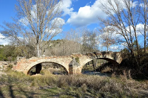Vista general (occidental) del Puente de Cristinas en Pajaroncillo (Cuenca), 2017.