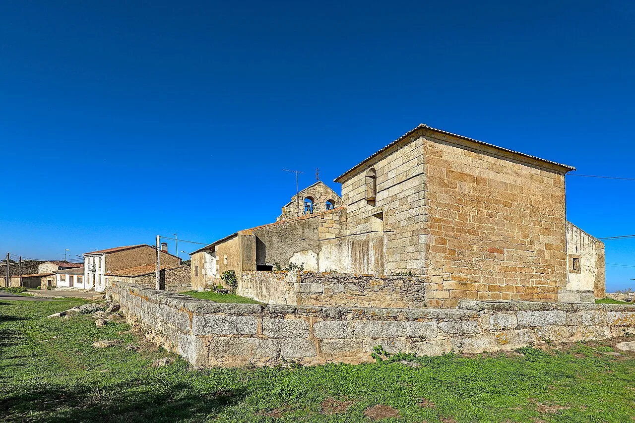 Villarmuerto es un municipio de la comarca Tierra de Vitigudino, provincia de Salamanca.