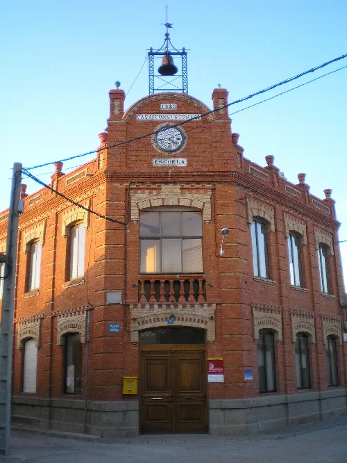 Ayuntamiento del pueblo de Fuente Olmedo en Valladolid, España