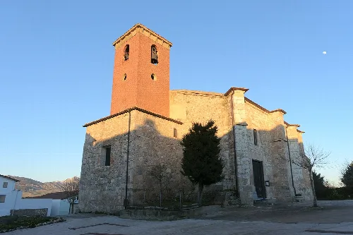 Iglesia de San Miguel Arcángel, en Fuentebureba (Burgos, España).