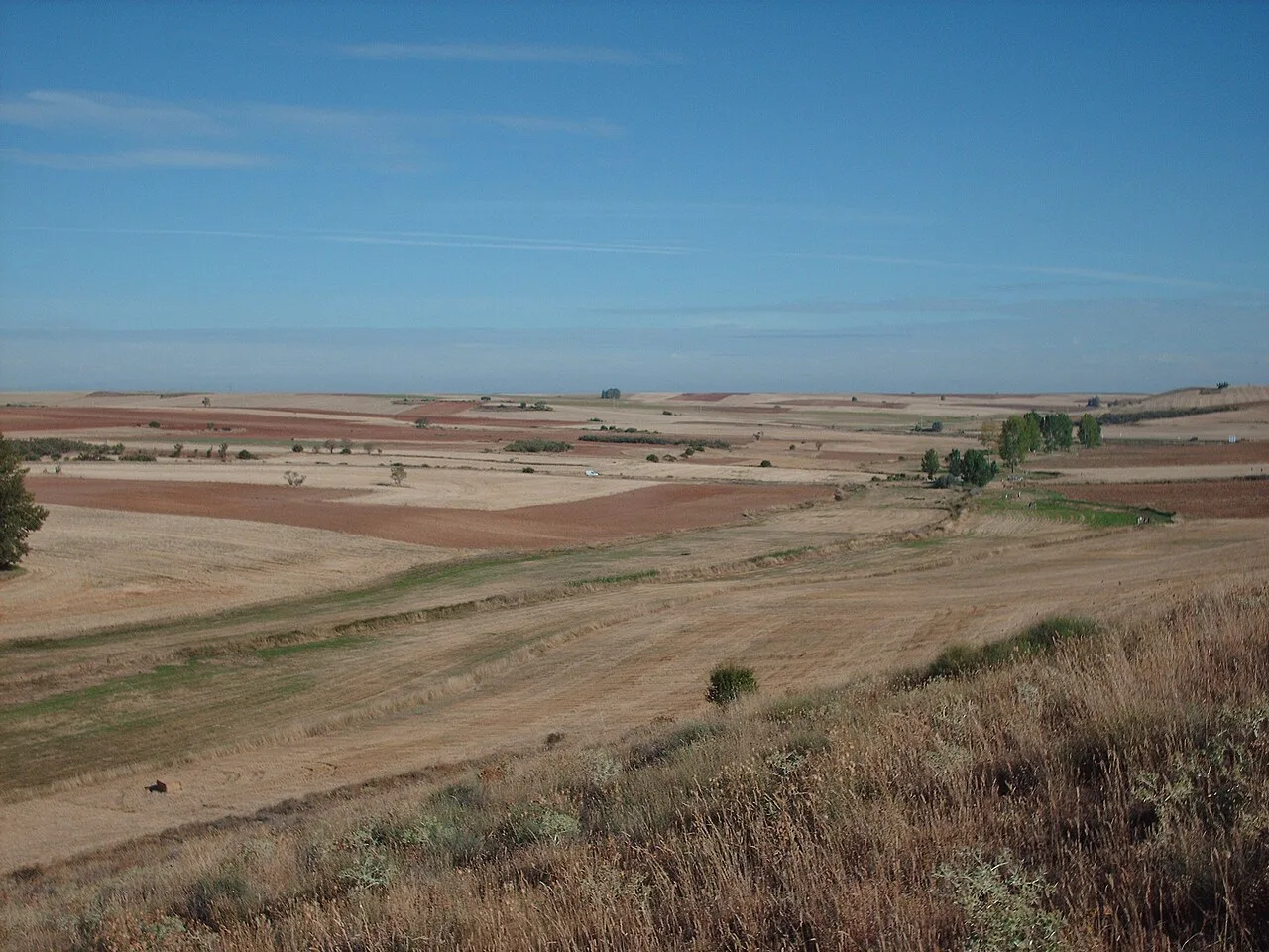 Landscape of the valley with fields and a clear blue sky.