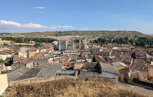 View of Torresandino with houses and rural landscape in the background.