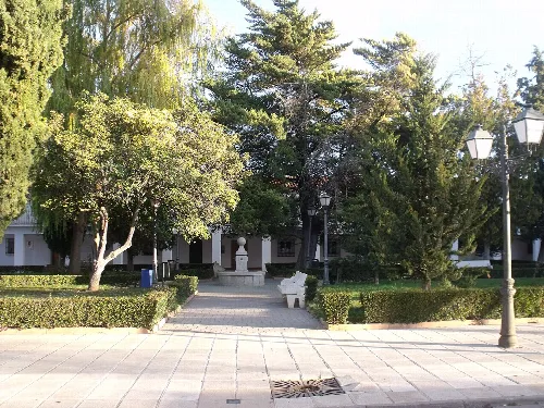 Jardines de la plaza de la iglesia
