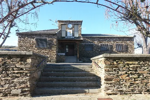 Casa consistorial de Villares de Jadraque (Guadalajara, España).